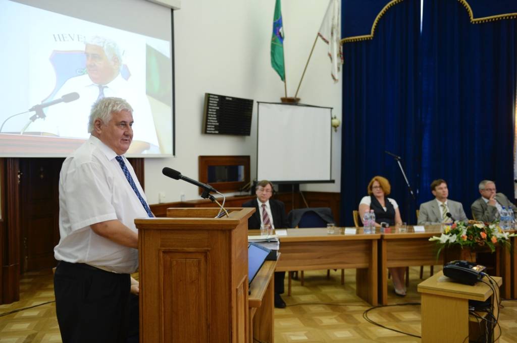 Korhaz projektnyito eger