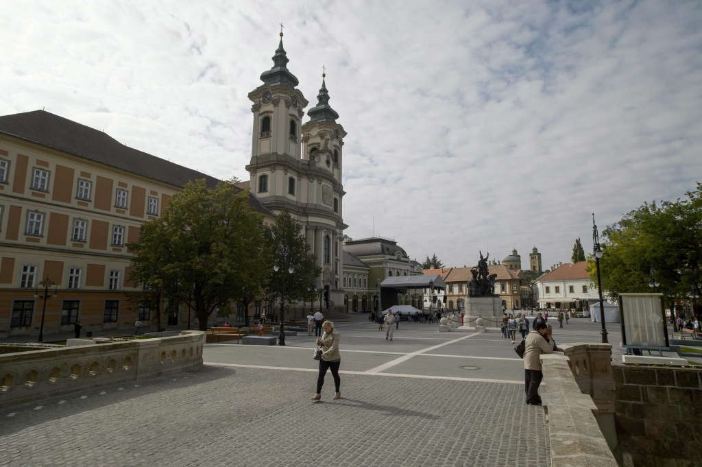 A felújított Dobó tér Egerben
