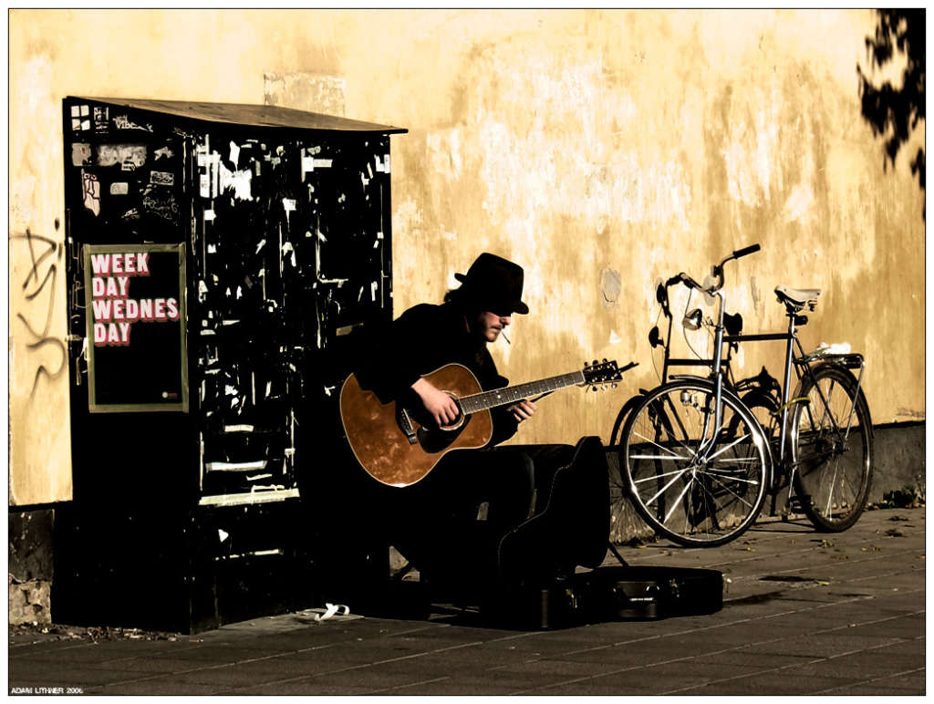 The street musician by holymonk