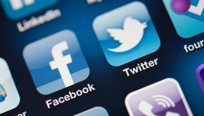 Facebook twitter mobile users