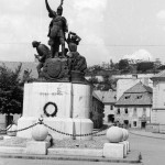 Dobó tér, Dobó István szobra (Stróbl Alajos, 1907.).