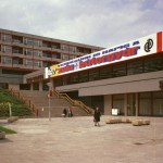 Városfal utcai tér, Egri Domus Lakberendezési Áruház és alatta az Express Önkiszolgáló étterem