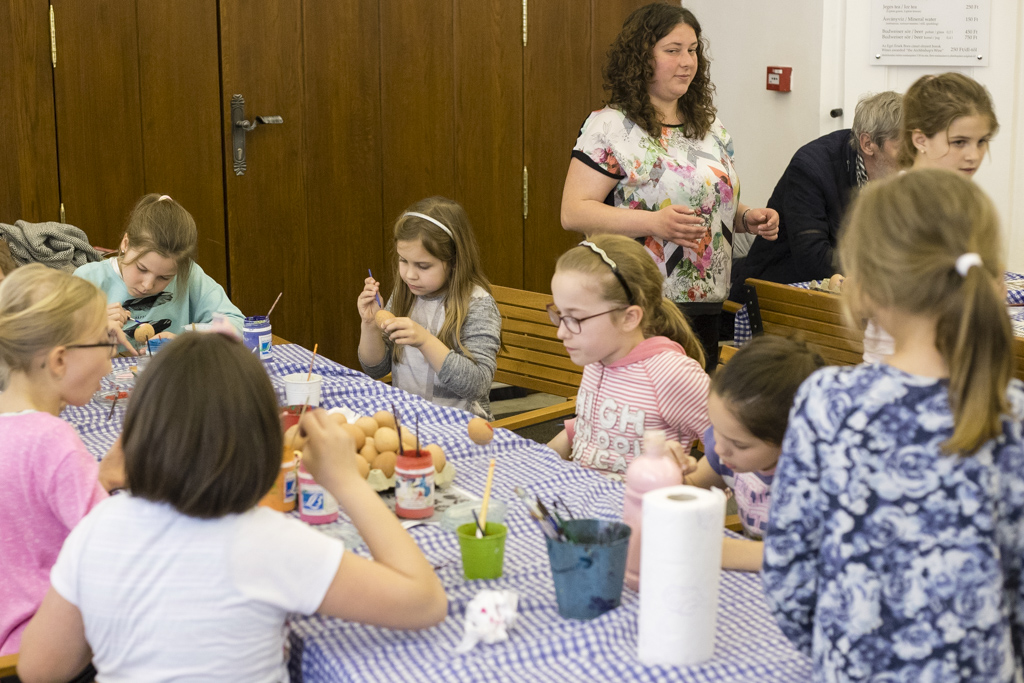 170407 husvet erseki palota5