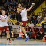 170429 eger vac ferfi kezi