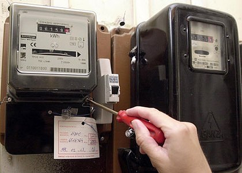 170728 villanyora csalok