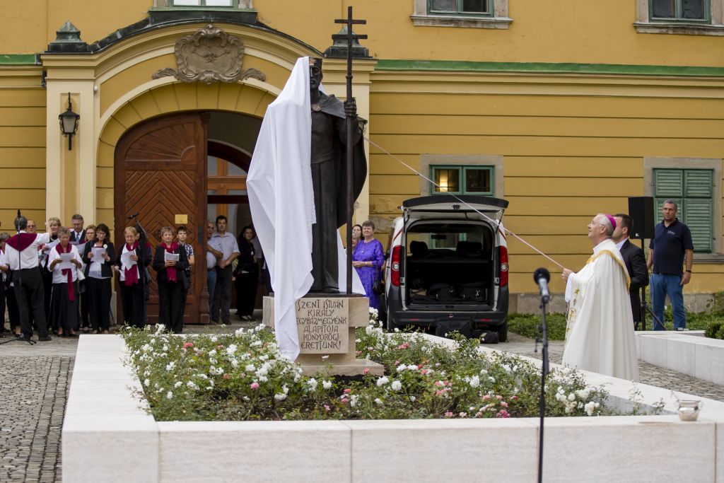 170820 szent istvan szoboravato