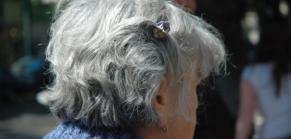 171001 idos nyugdijas oreg nagymama