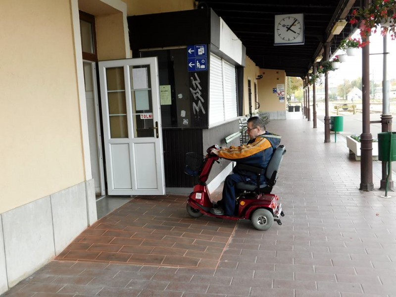 171029 vasutallomas akadalymentesites