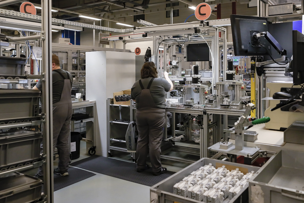 171118 modern gyarak ejszakaja aventics3