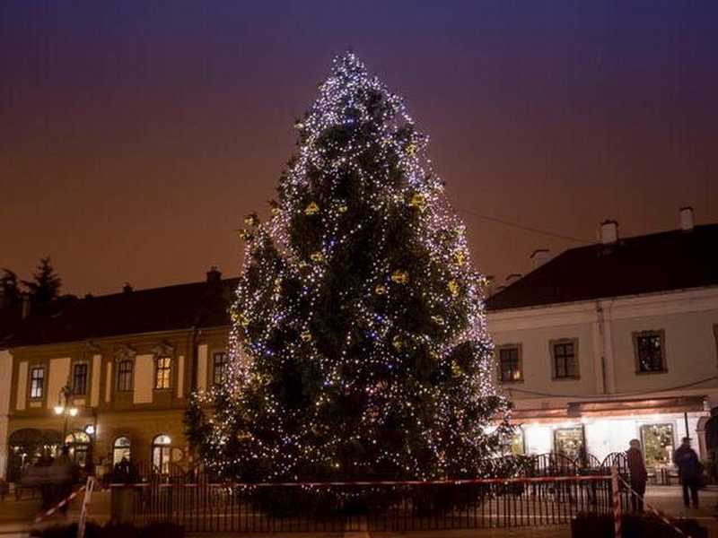 171125 eger advent fenyproba