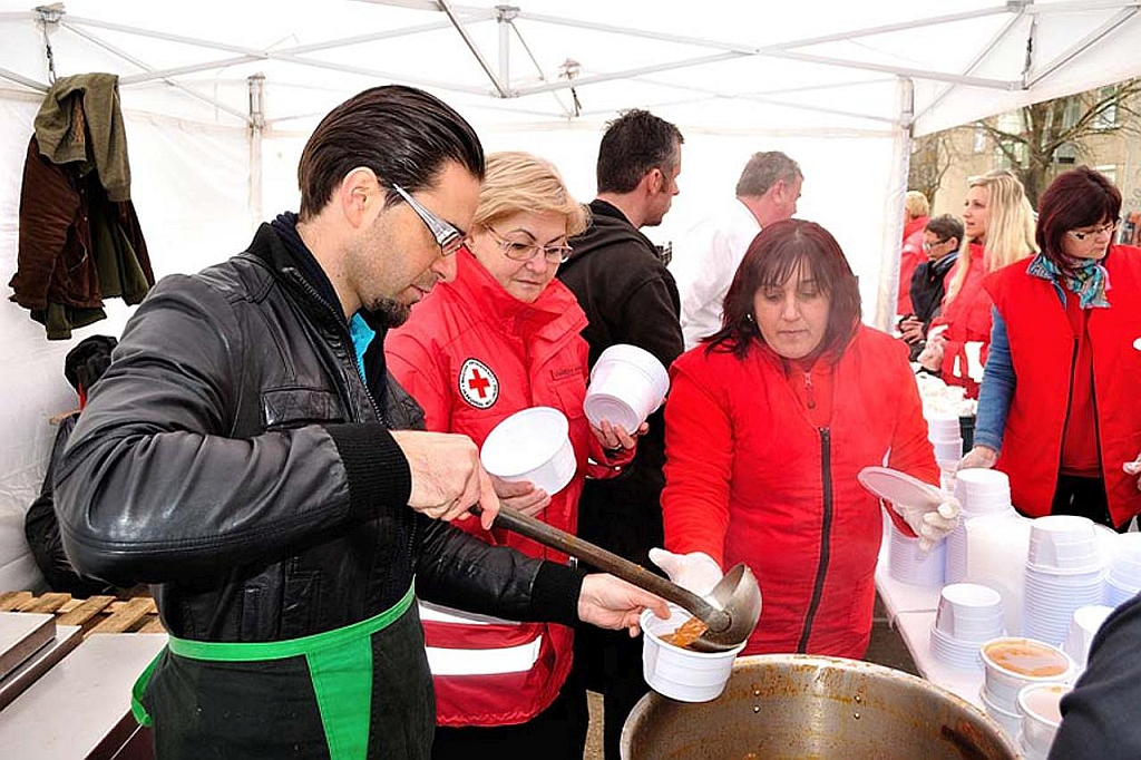 171219 vöröskereszt etelosztas