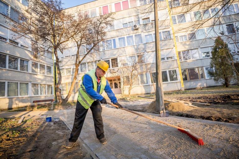 180111 kallomolnar utca tarsashaz jarda jardafelujitas