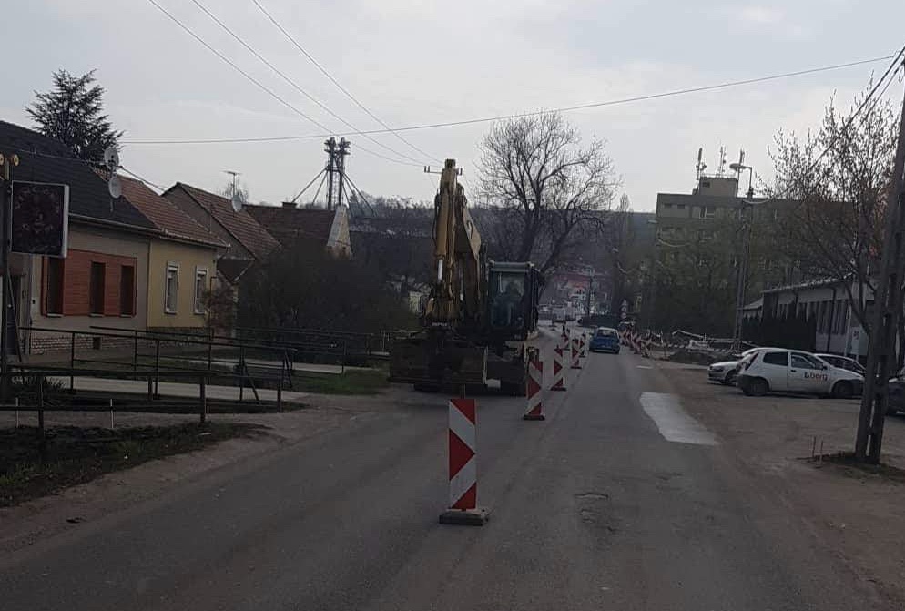 Egyirányú a Sas út