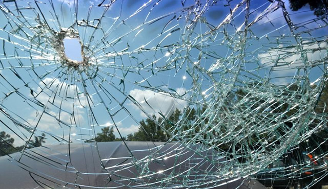 Törött szélvédő