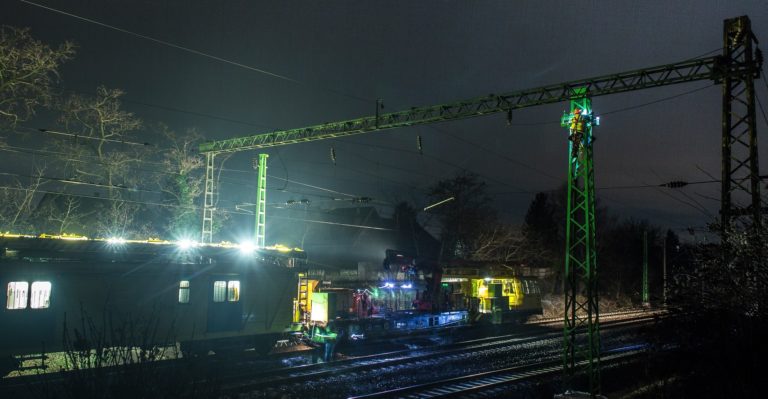 Vasút éjszakai felújítás