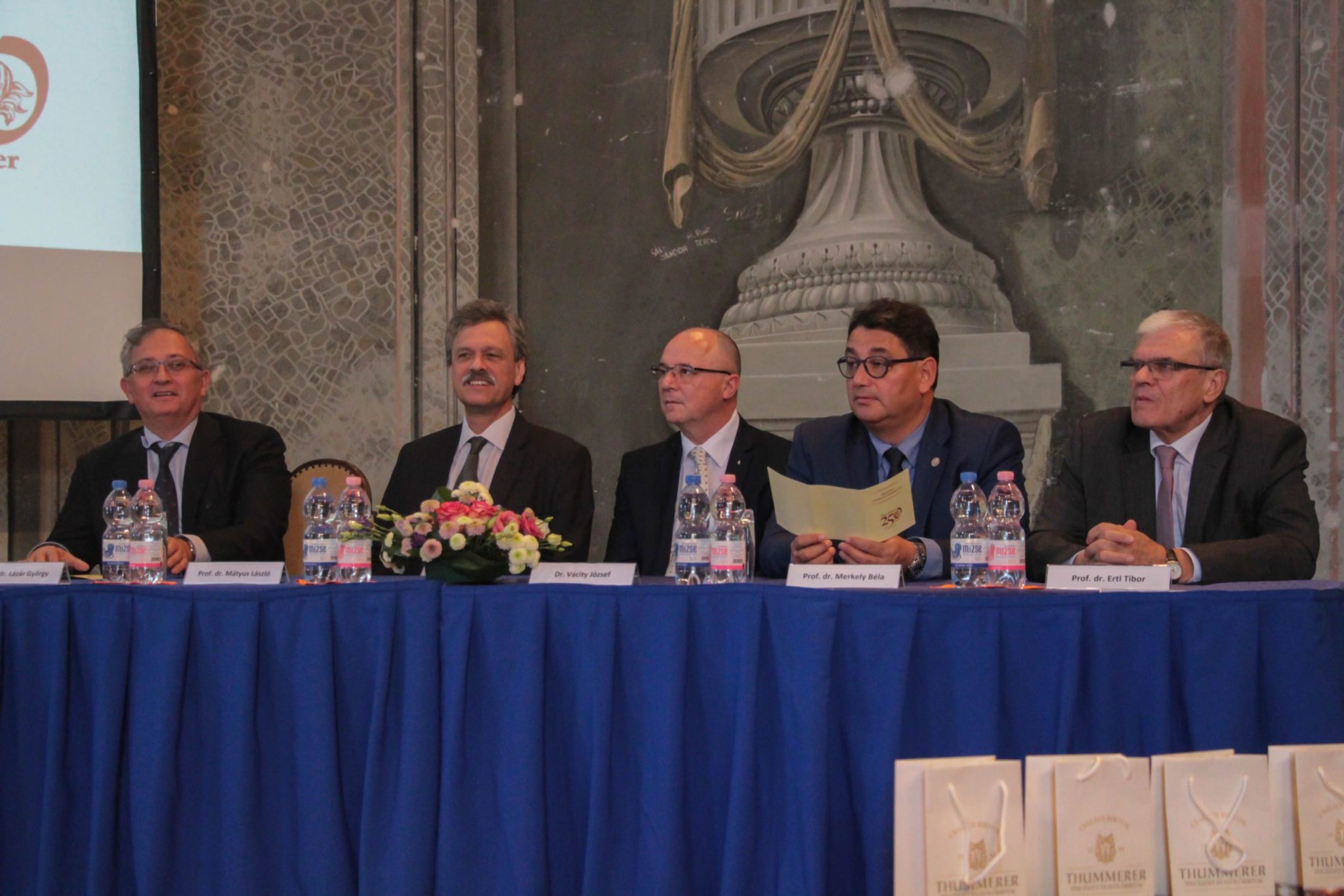 2875979A 19ED 4A11 8618 9E74CE6FB7C3