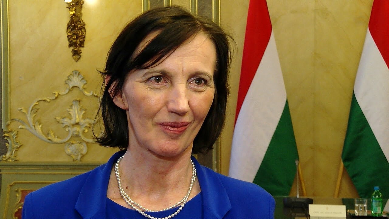 A1C2C1D5 A3C5 483D 9D01 45F933978521