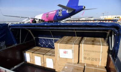 Koronavírus Kínából 27 tonnányi védõfelszerelés érkez