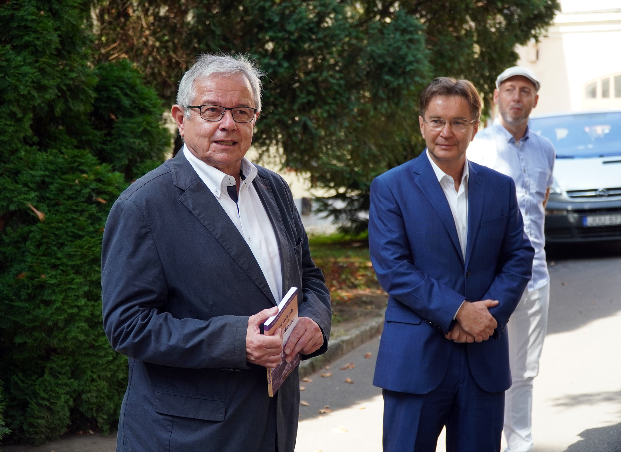 194DAB58 2E60 4066 AA61 8DF2A8E79598