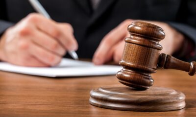 Shutterstock bíróság Ügyirat perirat vádalku Ügyészség Ügyvéd