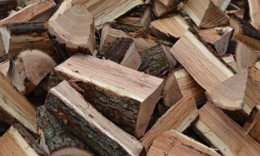 Száraz hasított tűzifa