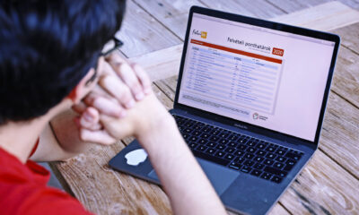 Felvételi ponthatár várás. 20200723 Budapest Fotó Bach Mát