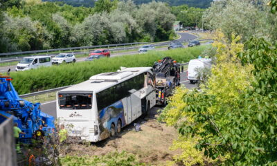 Buszbaleset az M7 esen Nyolcan meghaltak, nyolcan sérültek m