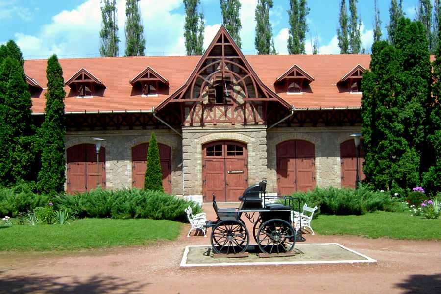 Cifra istallo es kocsimuzeum