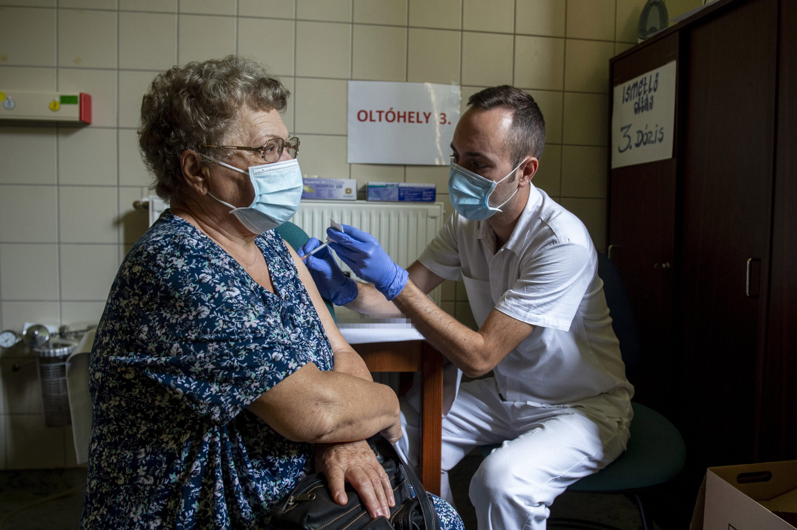 Oltás Egerben MTI/Komka Péter