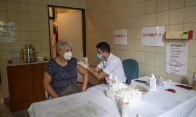 Koronavírus Harmadik, emlékeztetõ oltás Egerben