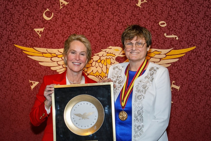 Kariko golden plate award