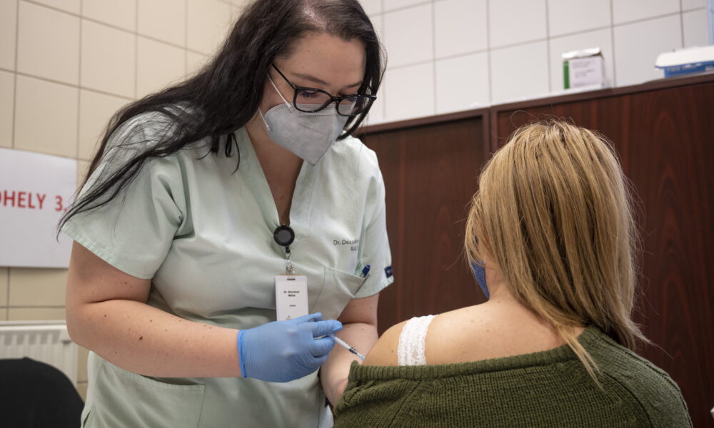 Koronavírus  Oltás Egerben