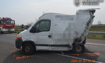 Sértetti jármű logóval