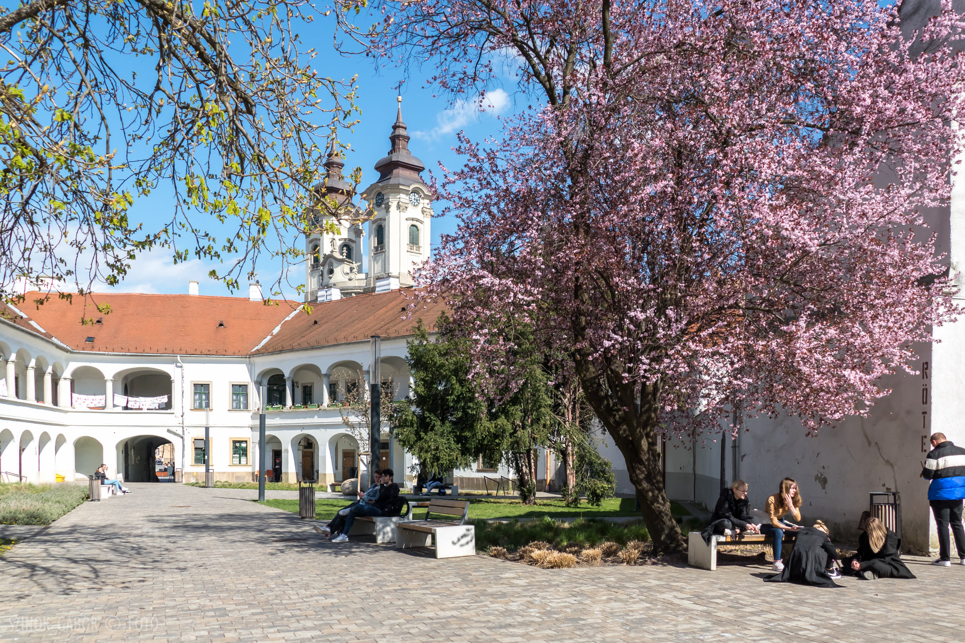 Eger Erzsébet udvar