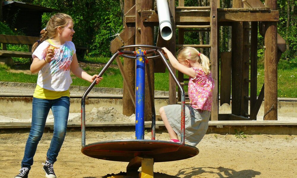 Children playing gd326ba794