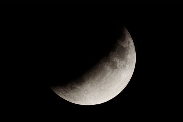 Részleges holdfogyatkozás Salgótarjánból nézve 2019. július 16 án. MTI/Komka Péter