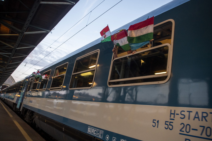 Elindult a Csíksomlyó Expressz és a Székely Gyors a csíksom
