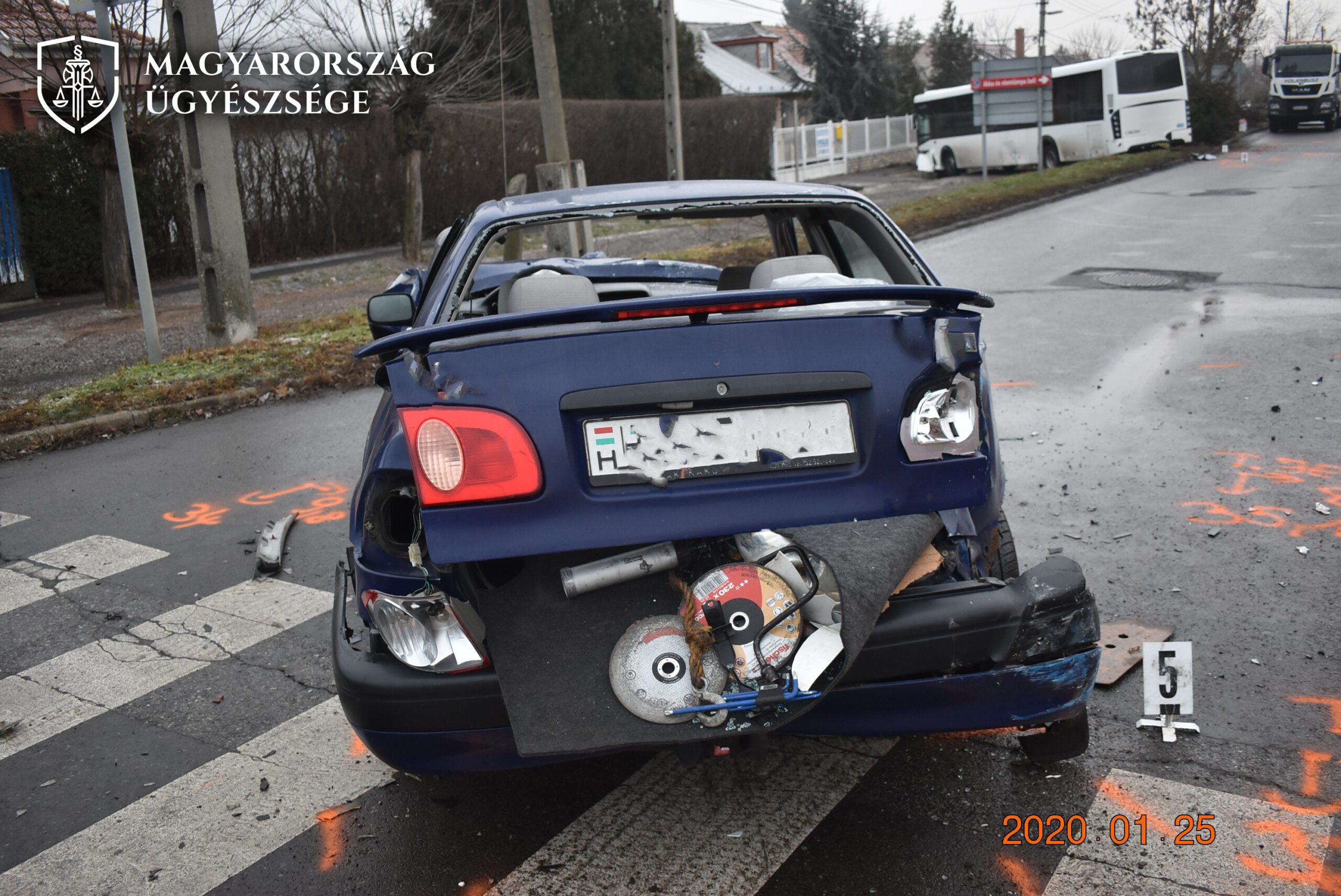 Gyöngyös autók és busz logó
