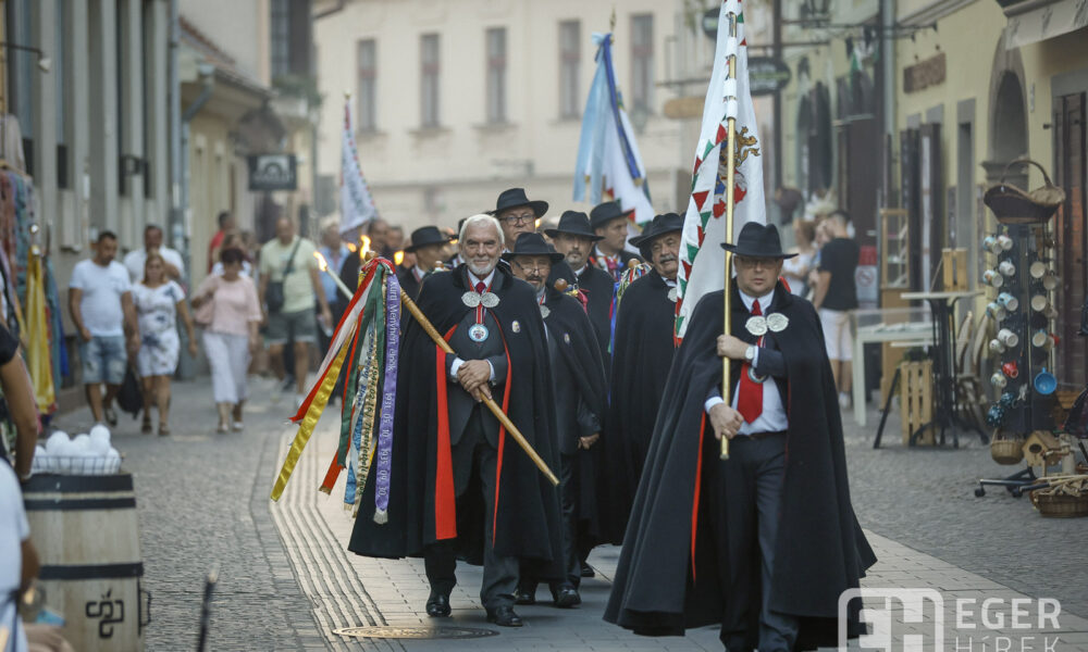 Fáklyás királyköszöntő