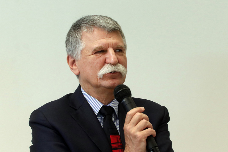 20220624kover laszlo