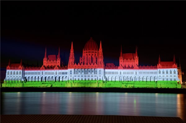 Fényfestés parlament