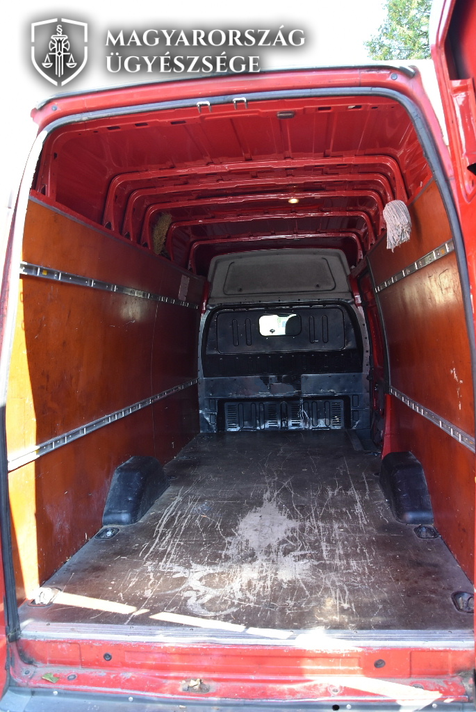 Csempész furgon logó