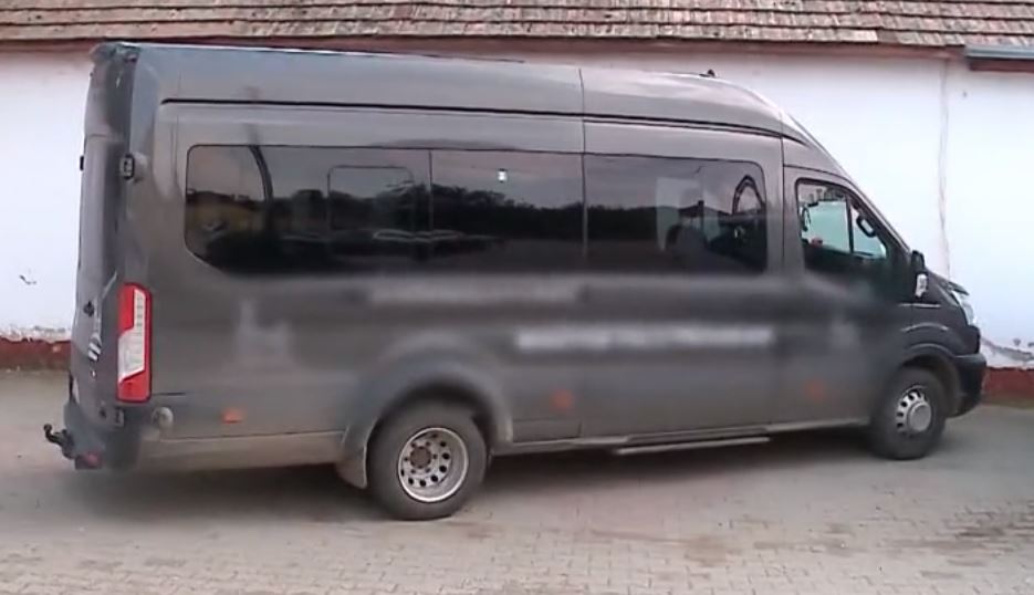 Busz kislány