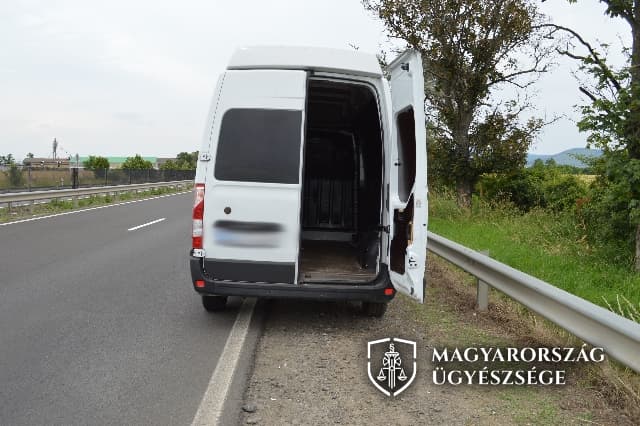 Csempész jármű 1 logó