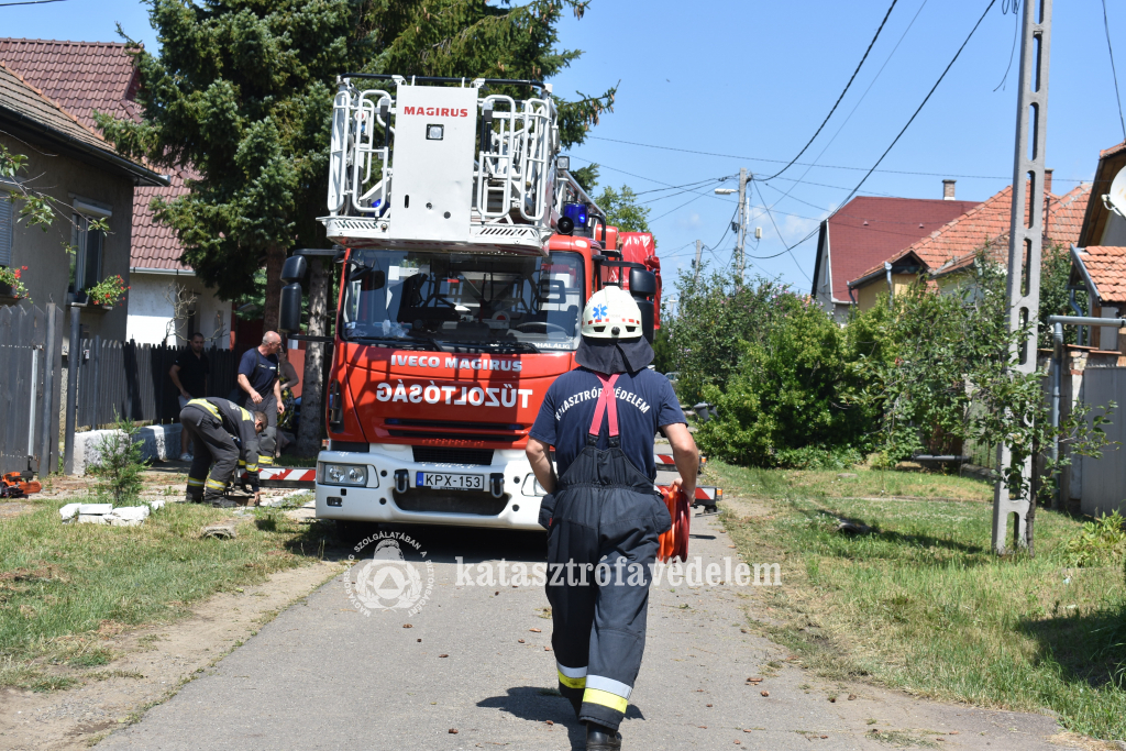 Tűzoltó, viharkár