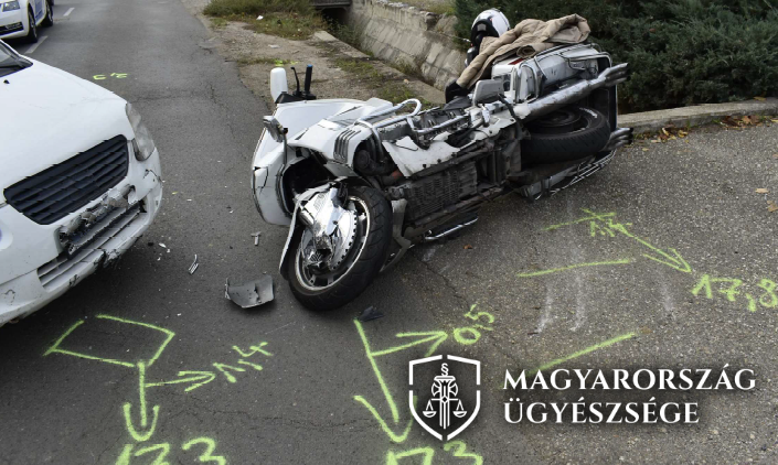 Autó és motor baleset LOGÓ