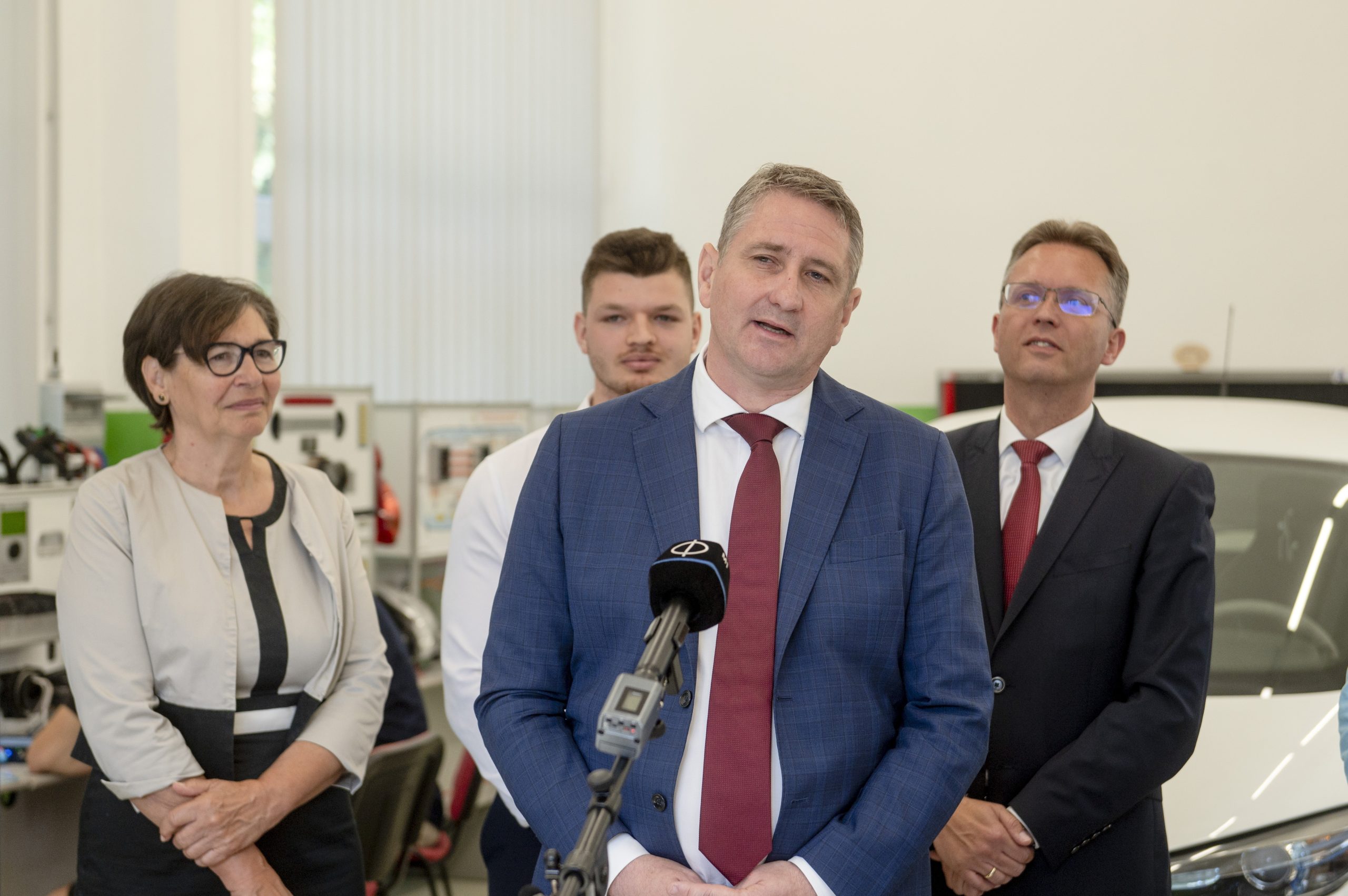 PÖLÖSKEI Gáborné; HANKÓ Balázs Zoltán