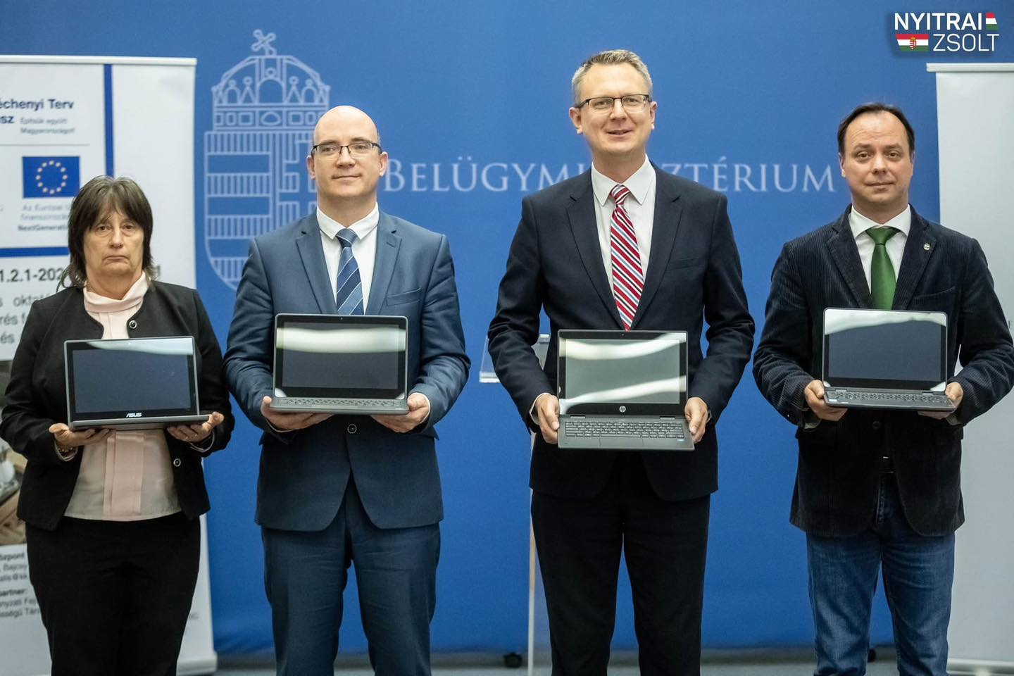 Laptop Nyitrai