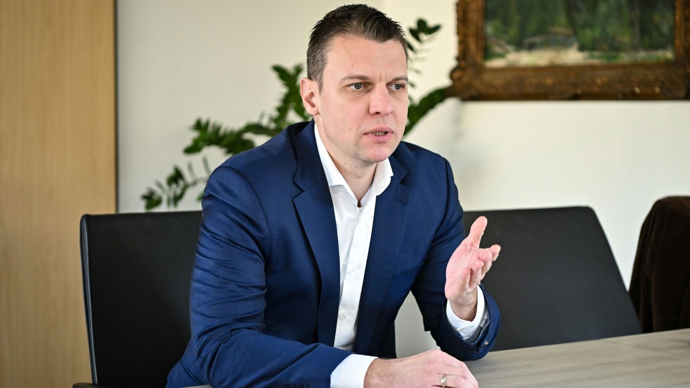 Menczer tamás