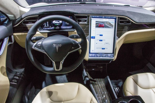 Tesla model s p85d 2015 detroit auto show 100497379 m